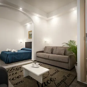 Stella Della Casa Pensión